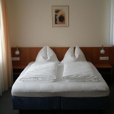 Gaestehaus Zur Kurve Zirndorf Esterno foto