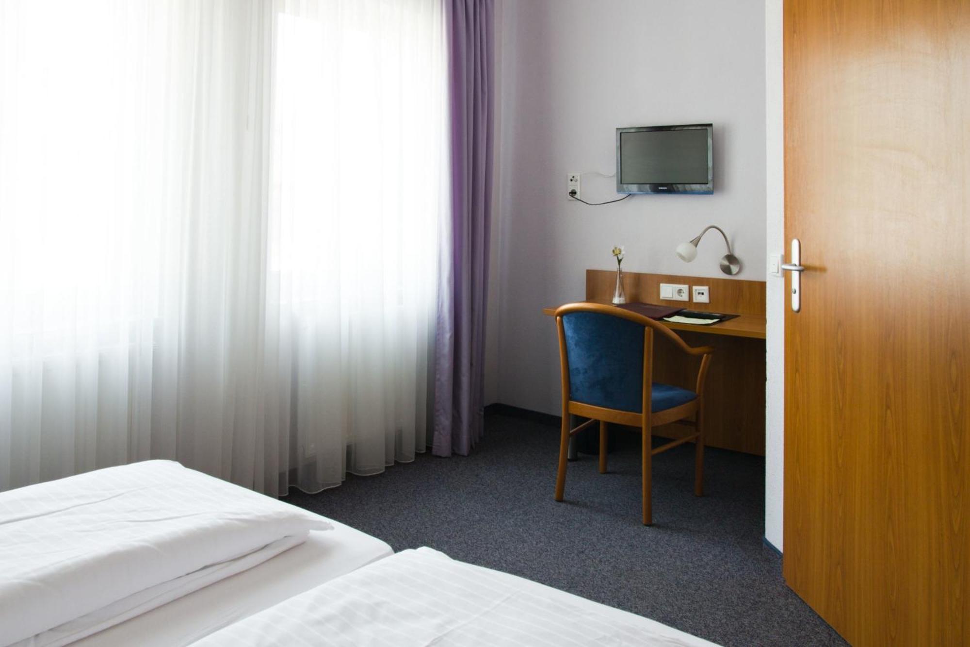 Gaestehaus Zur Kurve Zirndorf Camera foto