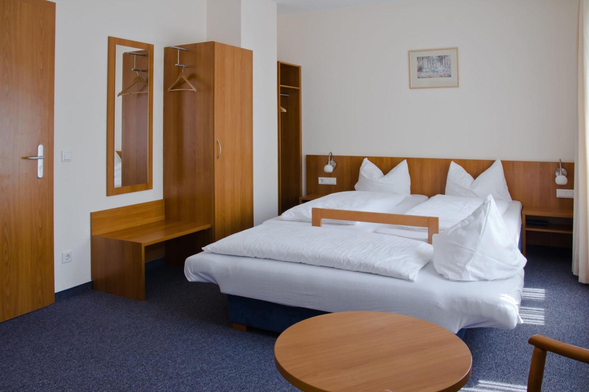 Gaestehaus Zur Kurve Zirndorf Camera foto