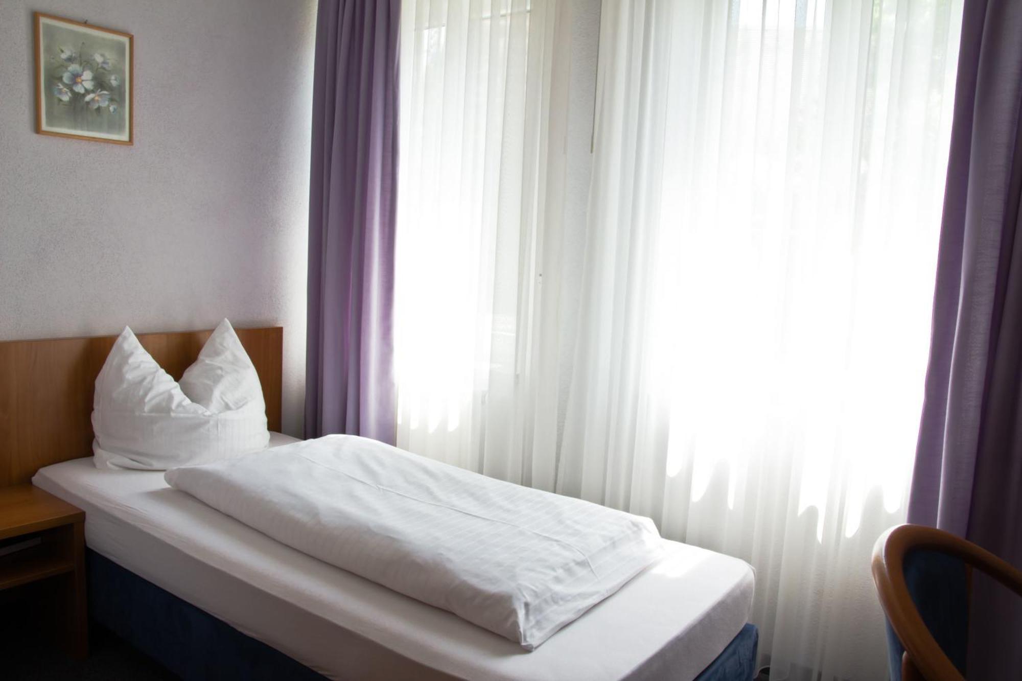 Gaestehaus Zur Kurve Zirndorf Camera foto