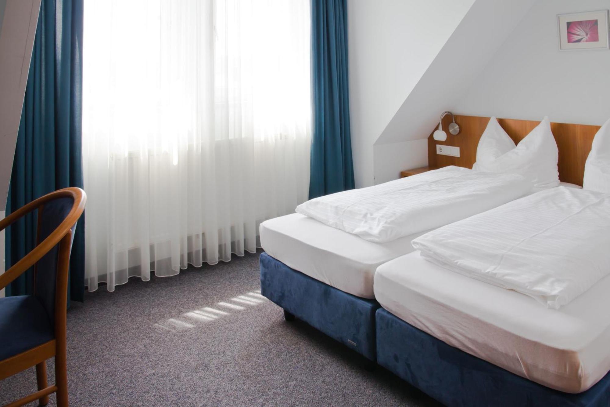 Gaestehaus Zur Kurve Zirndorf Camera foto