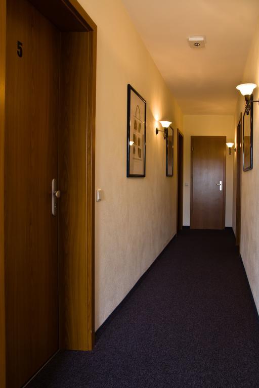 Gaestehaus Zur Kurve Zirndorf Esterno foto
