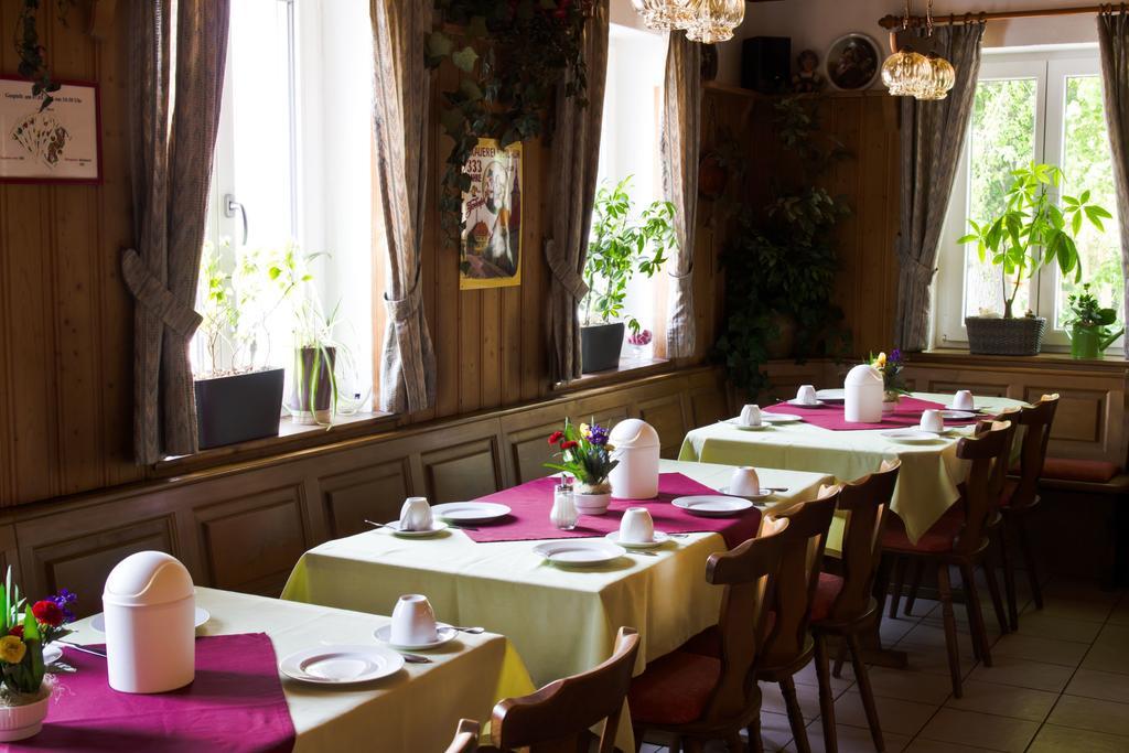 Gaestehaus Zur Kurve Zirndorf Esterno foto