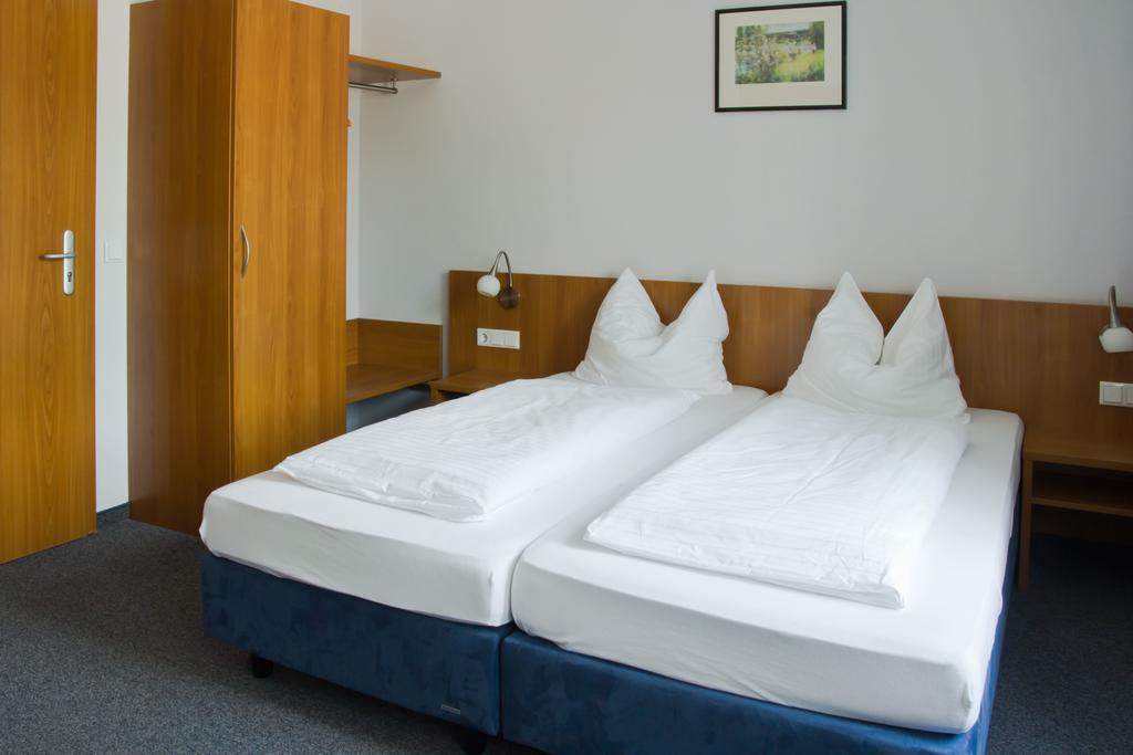 Gaestehaus Zur Kurve Zirndorf Camera foto