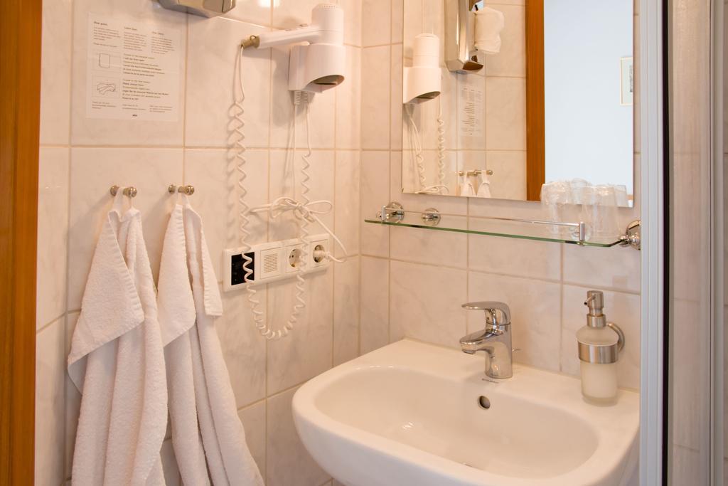 Gaestehaus Zur Kurve Zirndorf Camera foto