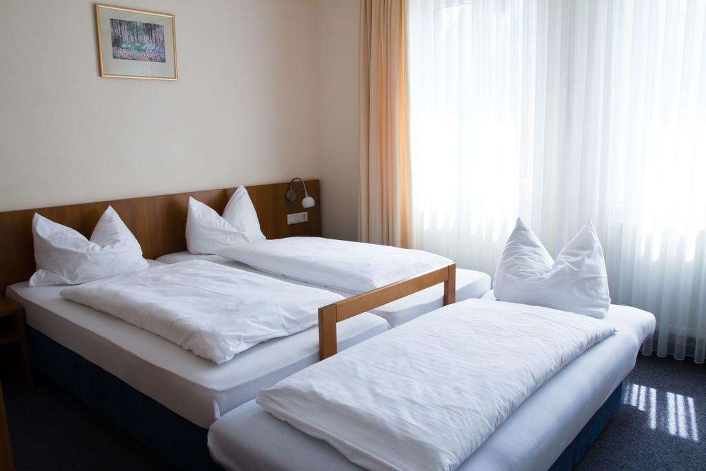 Gaestehaus Zur Kurve Zirndorf Camera foto