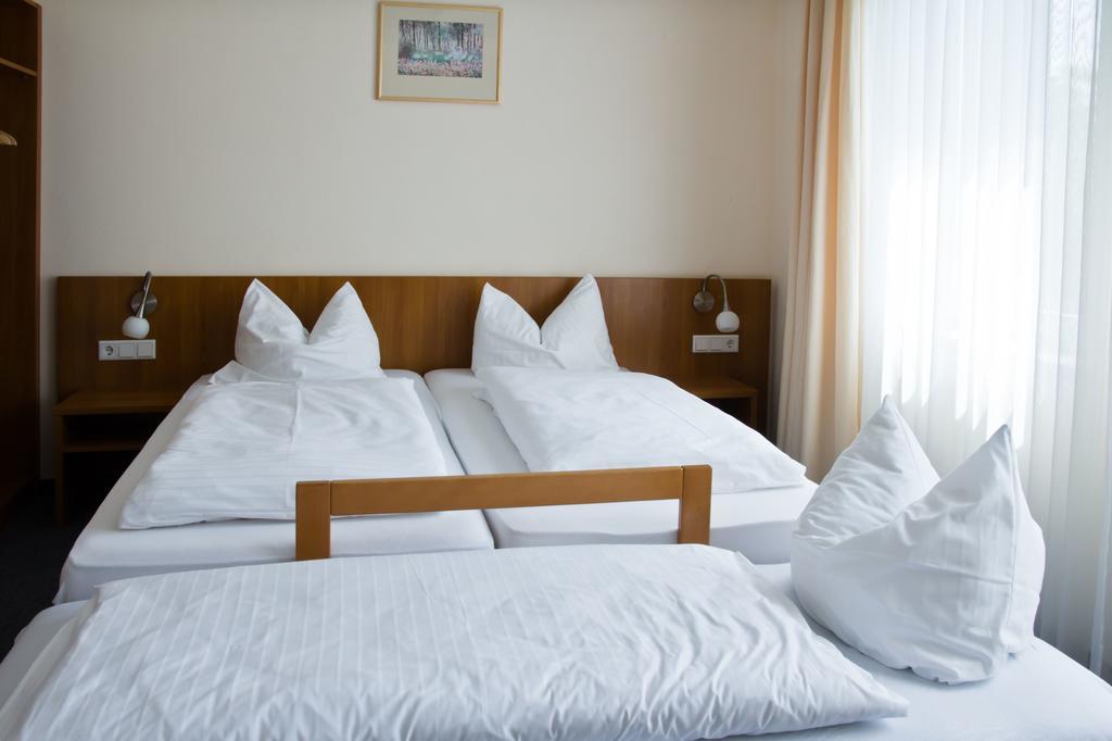 Gaestehaus Zur Kurve Zirndorf Camera foto