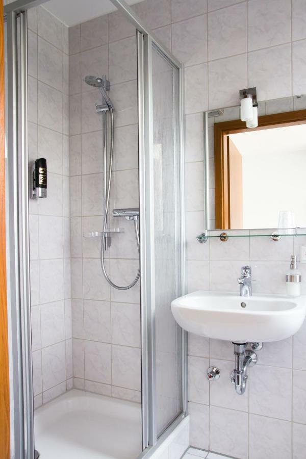 Gaestehaus Zur Kurve Zirndorf Esterno foto